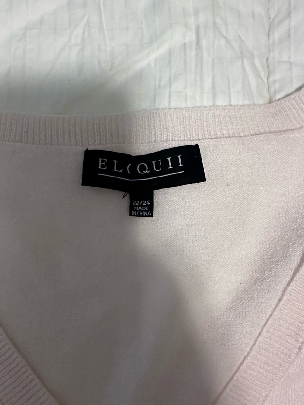 Elcoii Soft Light Pink V-Neck Sweater